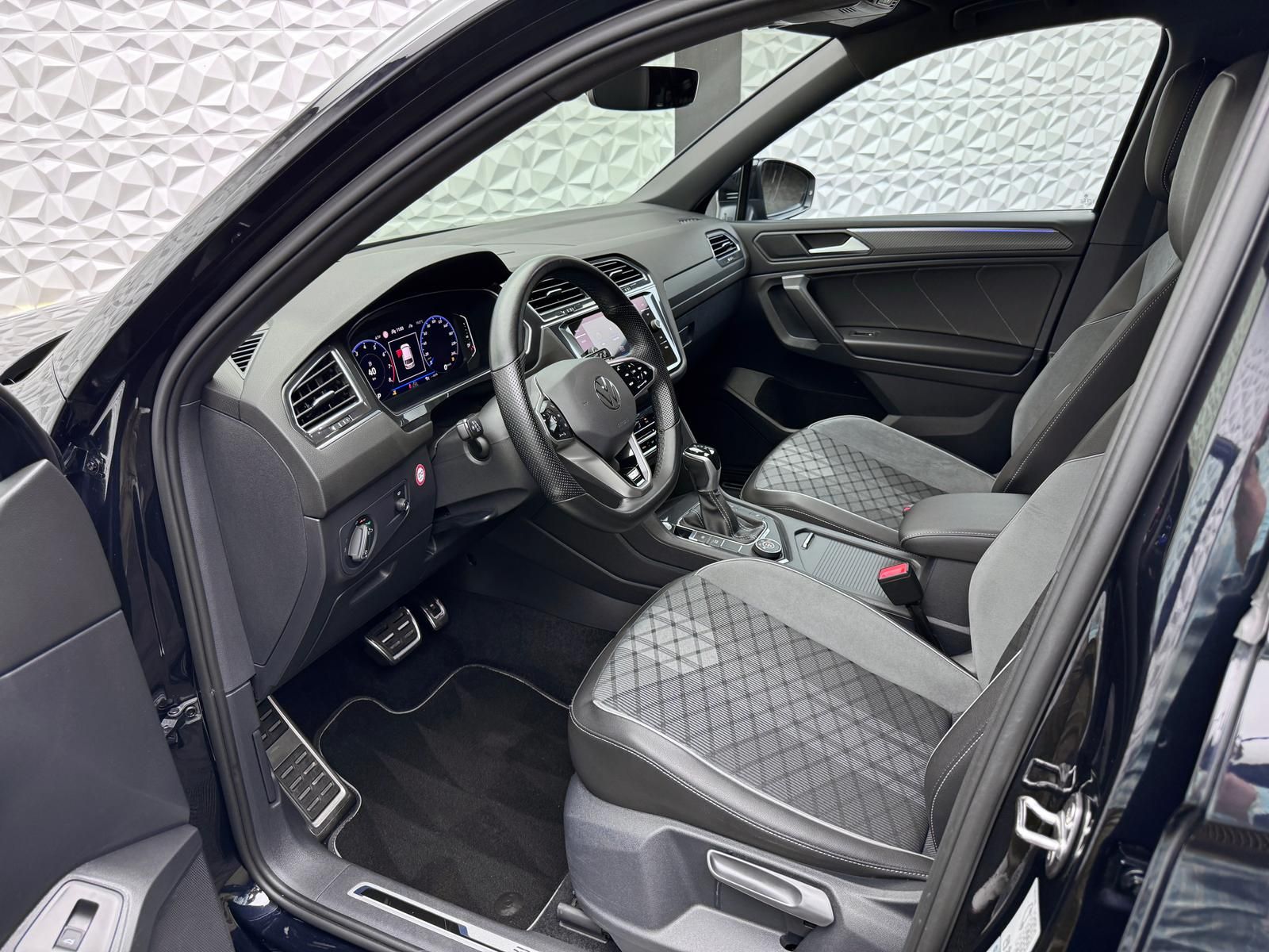 Fahrzeugabbildung Volkswagen 2.0 TSI R-LINE/4MOTION/7-SITZE/AHK/MATRIX/HUD/AC