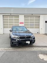 BMW X5 M50 M50d -Fond-entertainment  - BMW X5 M50 in Frankfurt (Main)