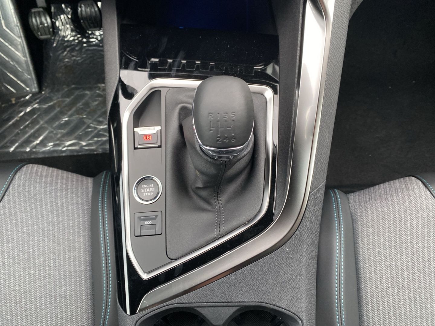 Fahrzeugabbildung Peugeot 5008 Allure Pack 1.2 PureTech 130 EU6d 7-Sitzer