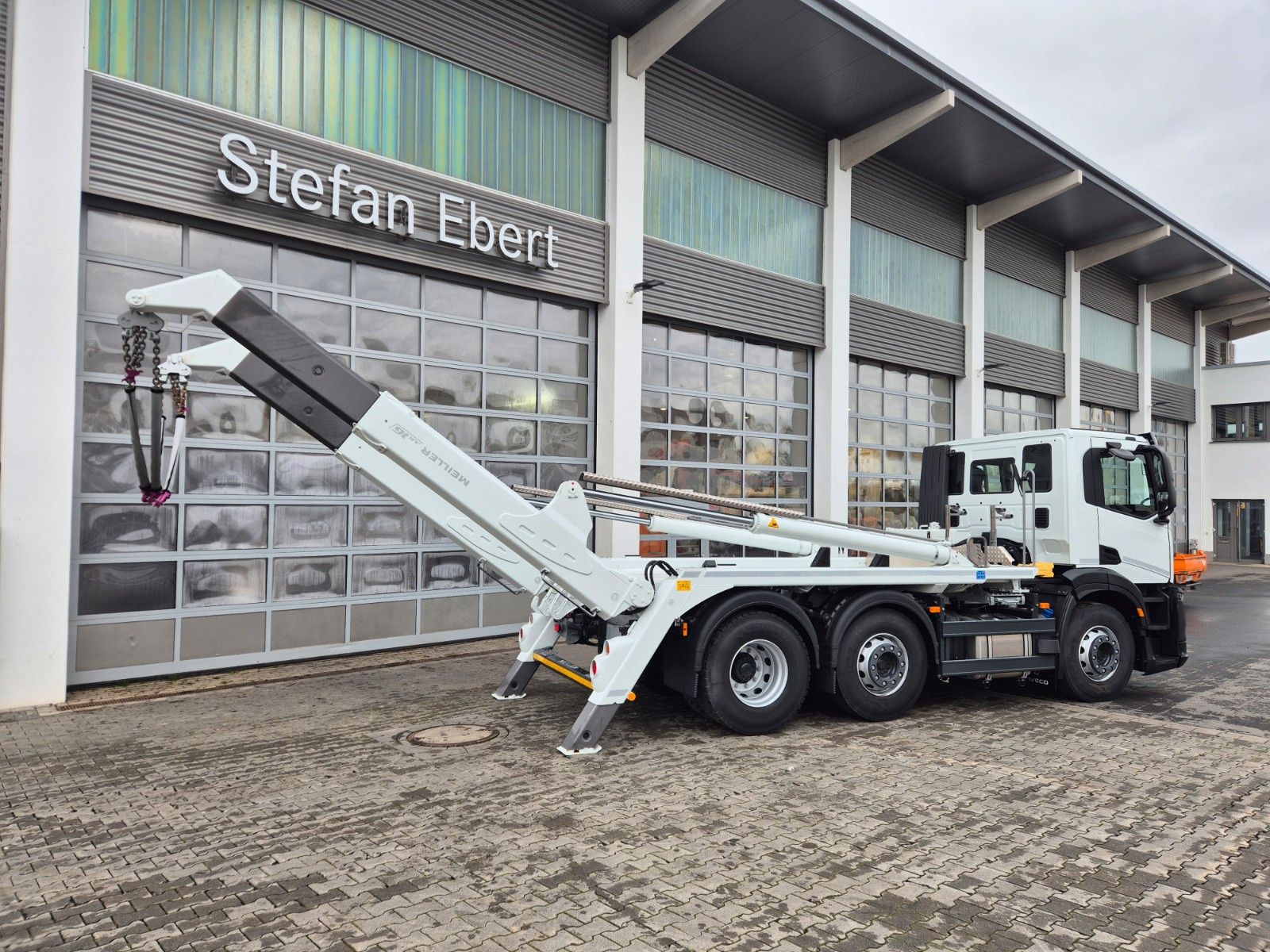 Fahrzeugabbildung Iveco AD260S40X/P Meiller AK16. T Funk AHK