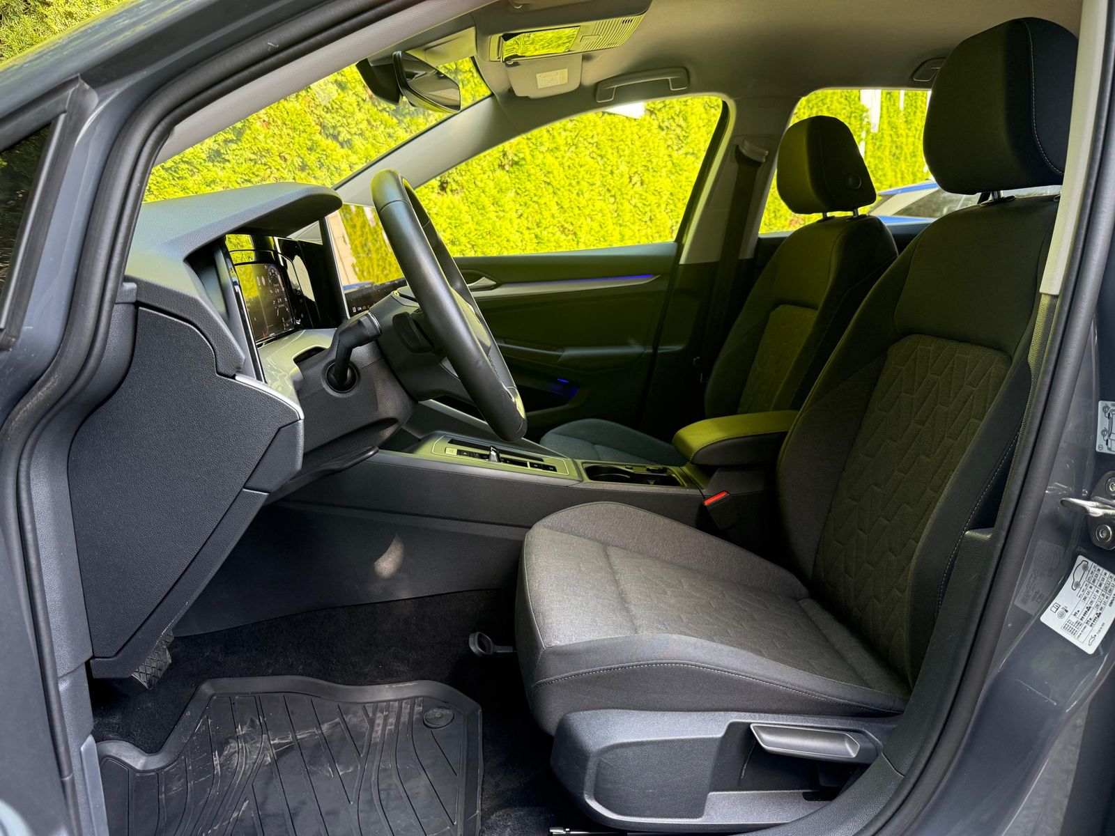 Fahrzeugabbildung Volkswagen Golf Lim. 2.0 TDI DSG Goal LED+KAM+ACC+SHZ+CARPL