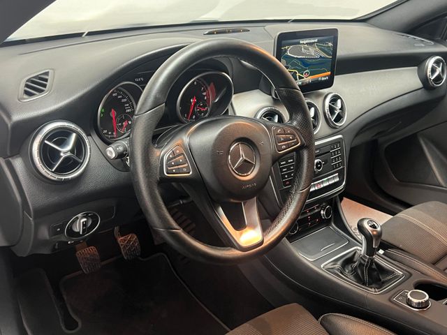 Mercedes-Benz CLA 200 Limousine,Urban-Line,Navi,Teilleder,SHZ