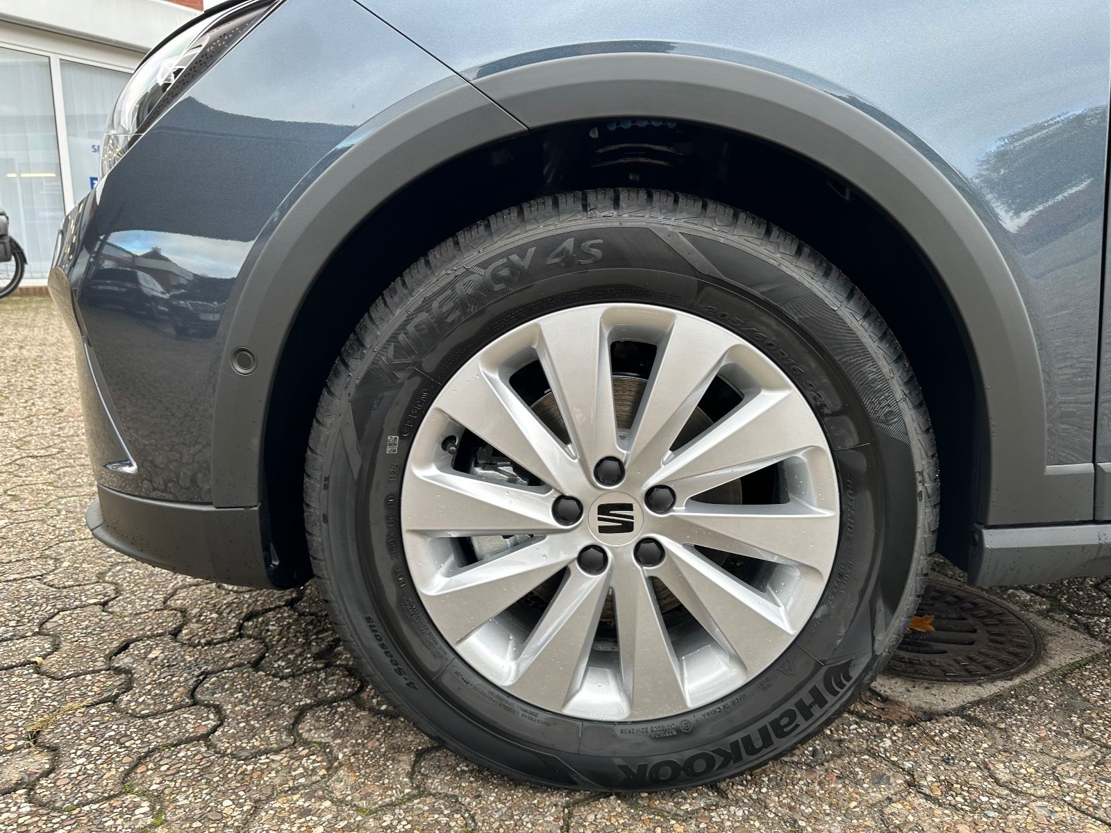 Fahrzeugabbildung SEAT Arona 1.0 TSI Style DSG ACC/LED/SHZG/PDC/GJR