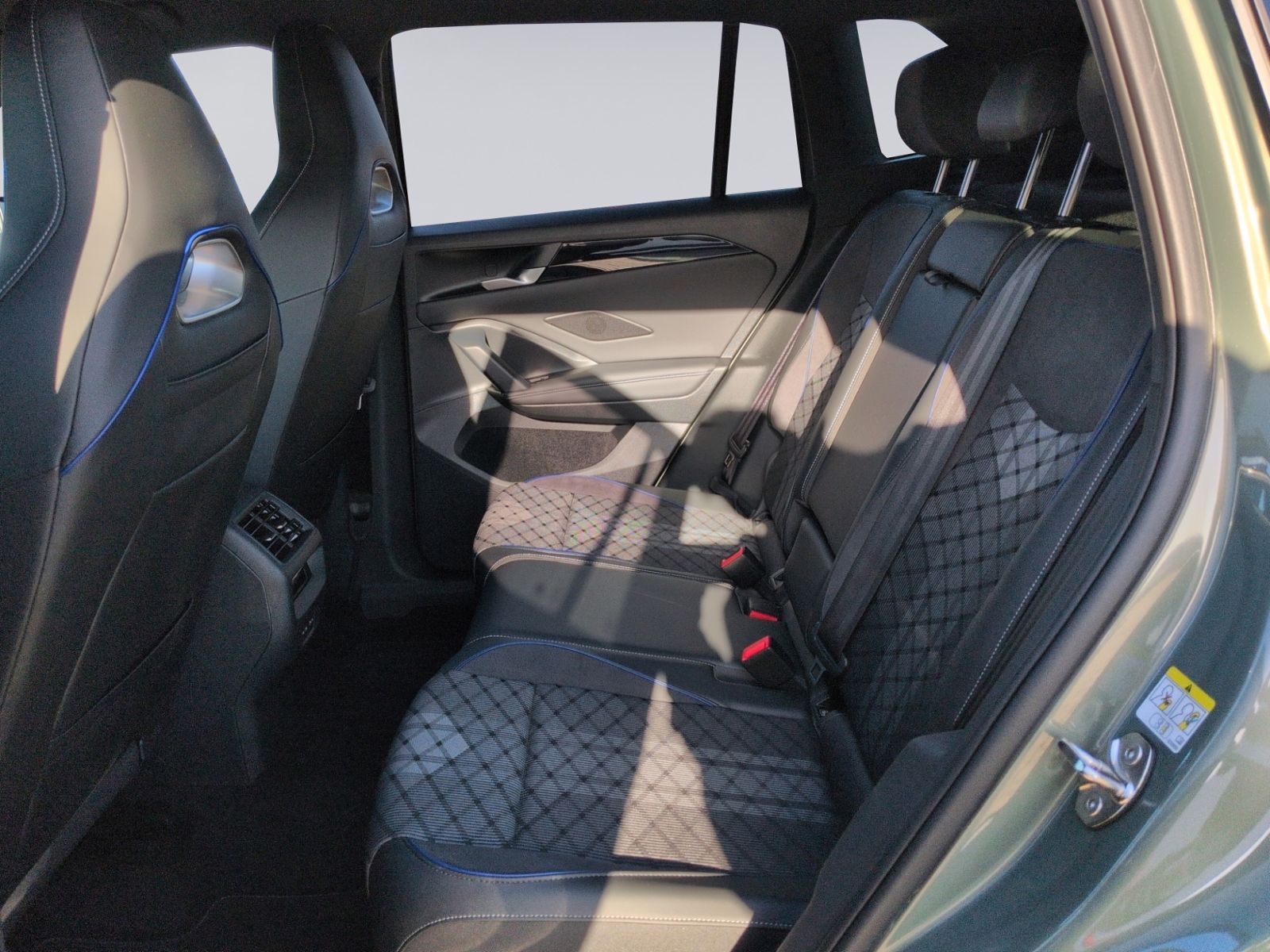 Tiguan 2.0 TDI DSG R-Line AHK+KAMERA+MATRIX+