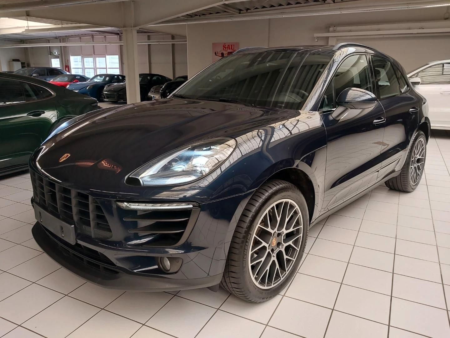 PORSCHE Macan