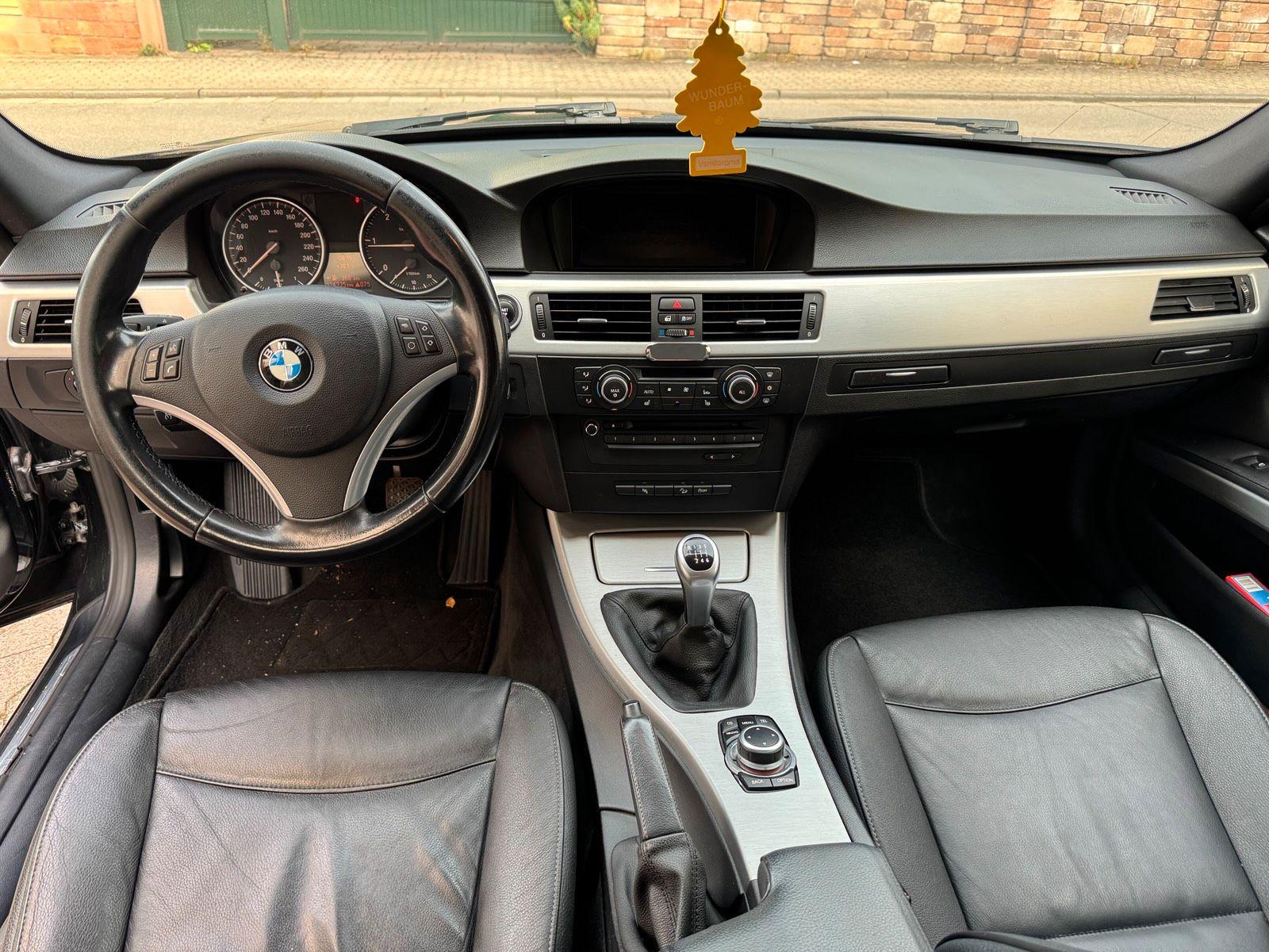 BMW 320 2011 — photo 7
