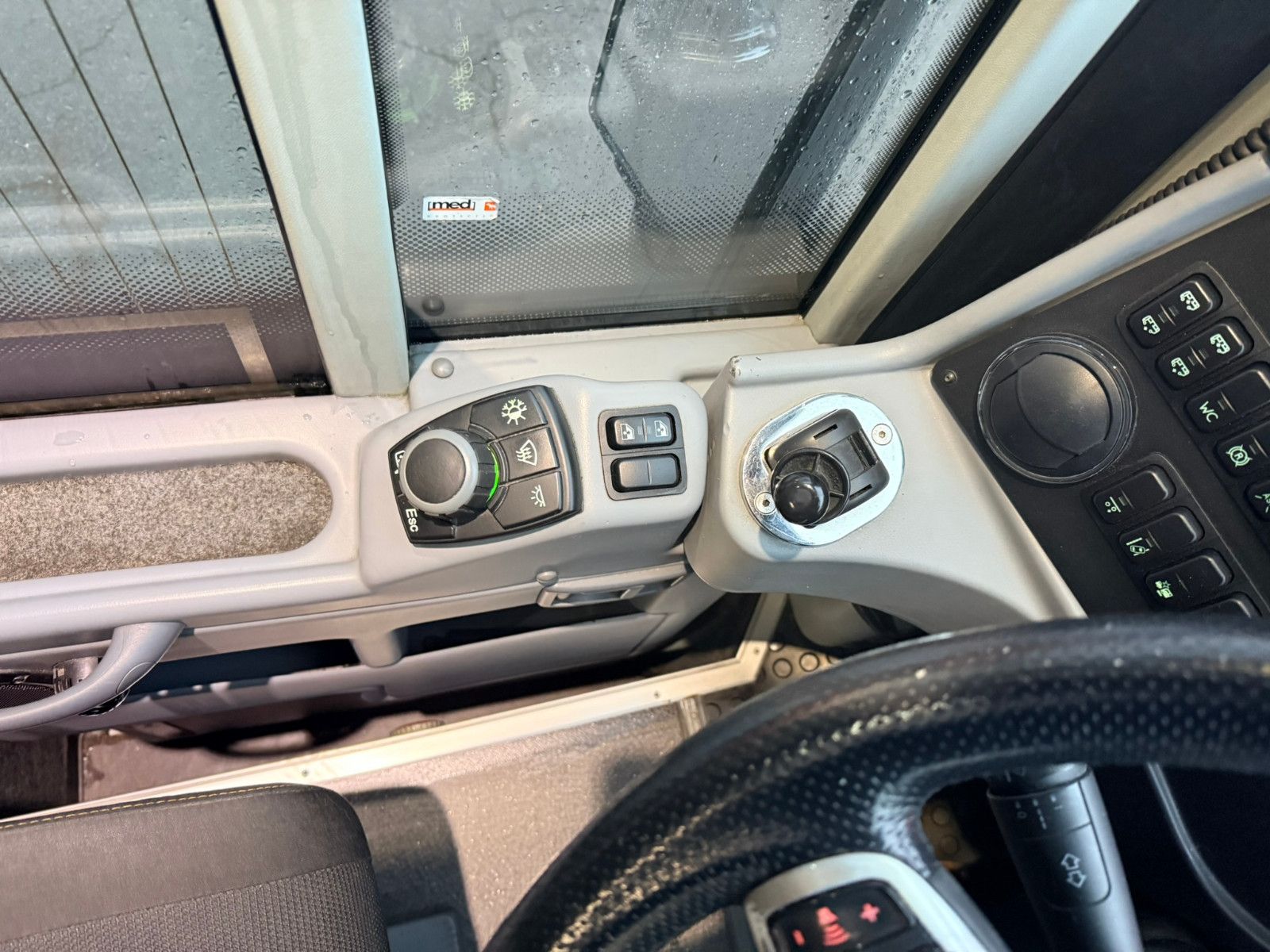 VANHOOL  2017 - Image 13 of 35