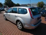 Ford Focus Turnier Titanium 1,8i +++AHK+++ - Ford Focus aus 2010: Kombi