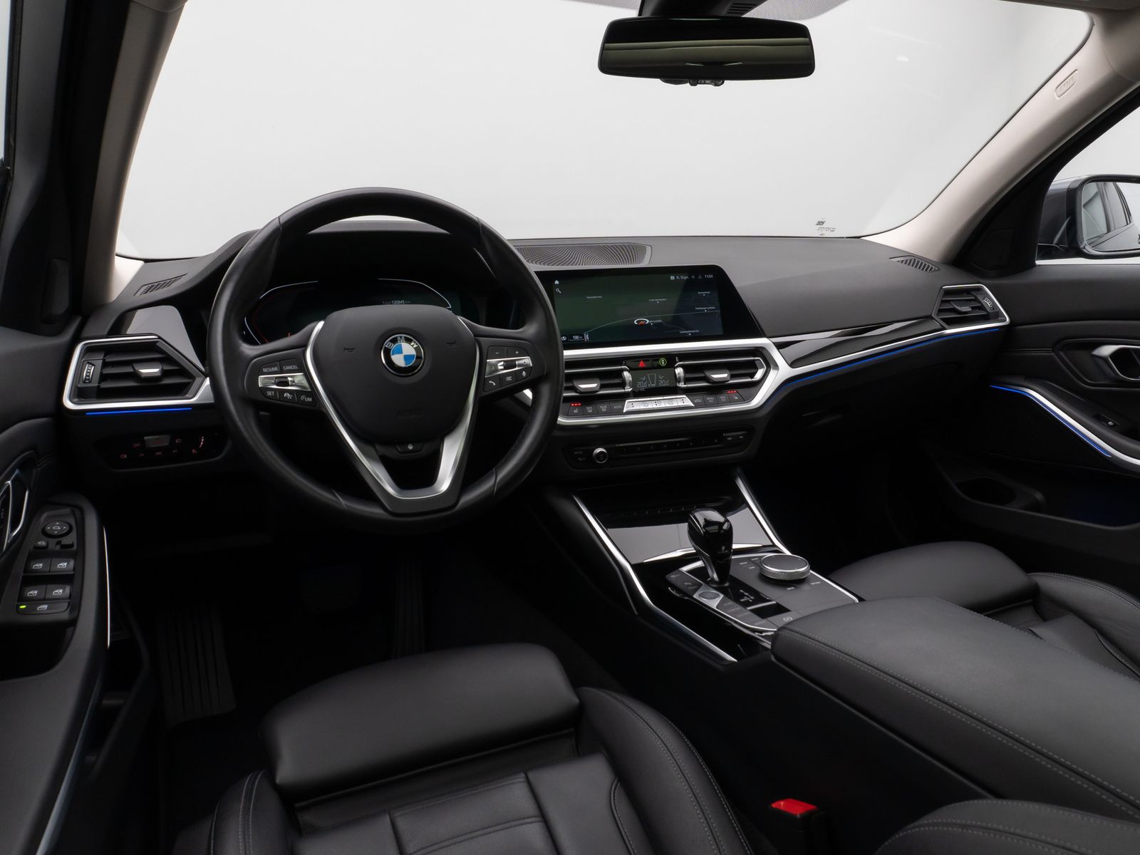 Fahrzeugabbildung BMW 330i xD SportLine Panorama Kamera Laser DAB HiFi