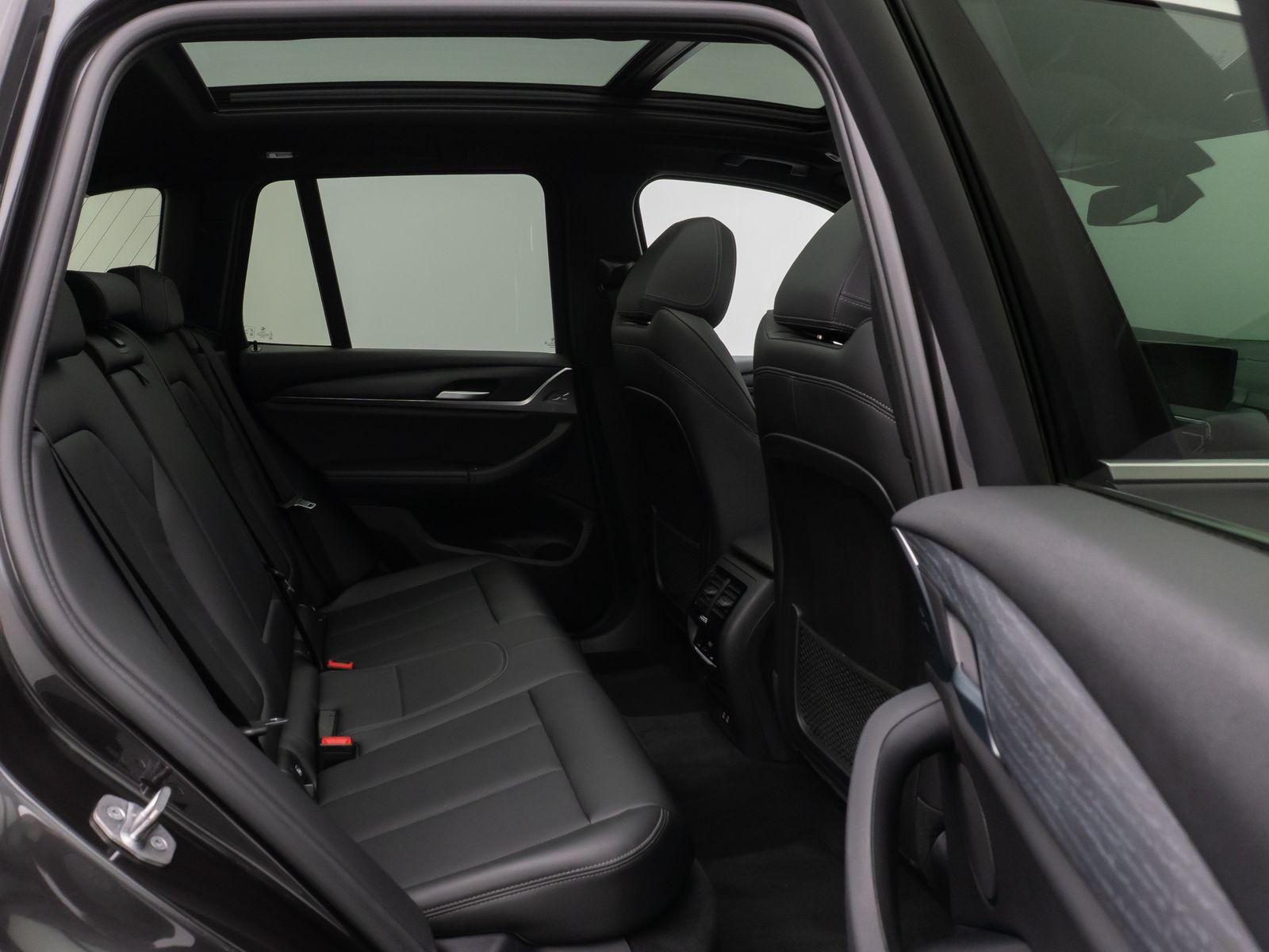 Fahrzeugabbildung BMW X3 xD30e Panorama Laser 360°HUD DAB HiFi Sport