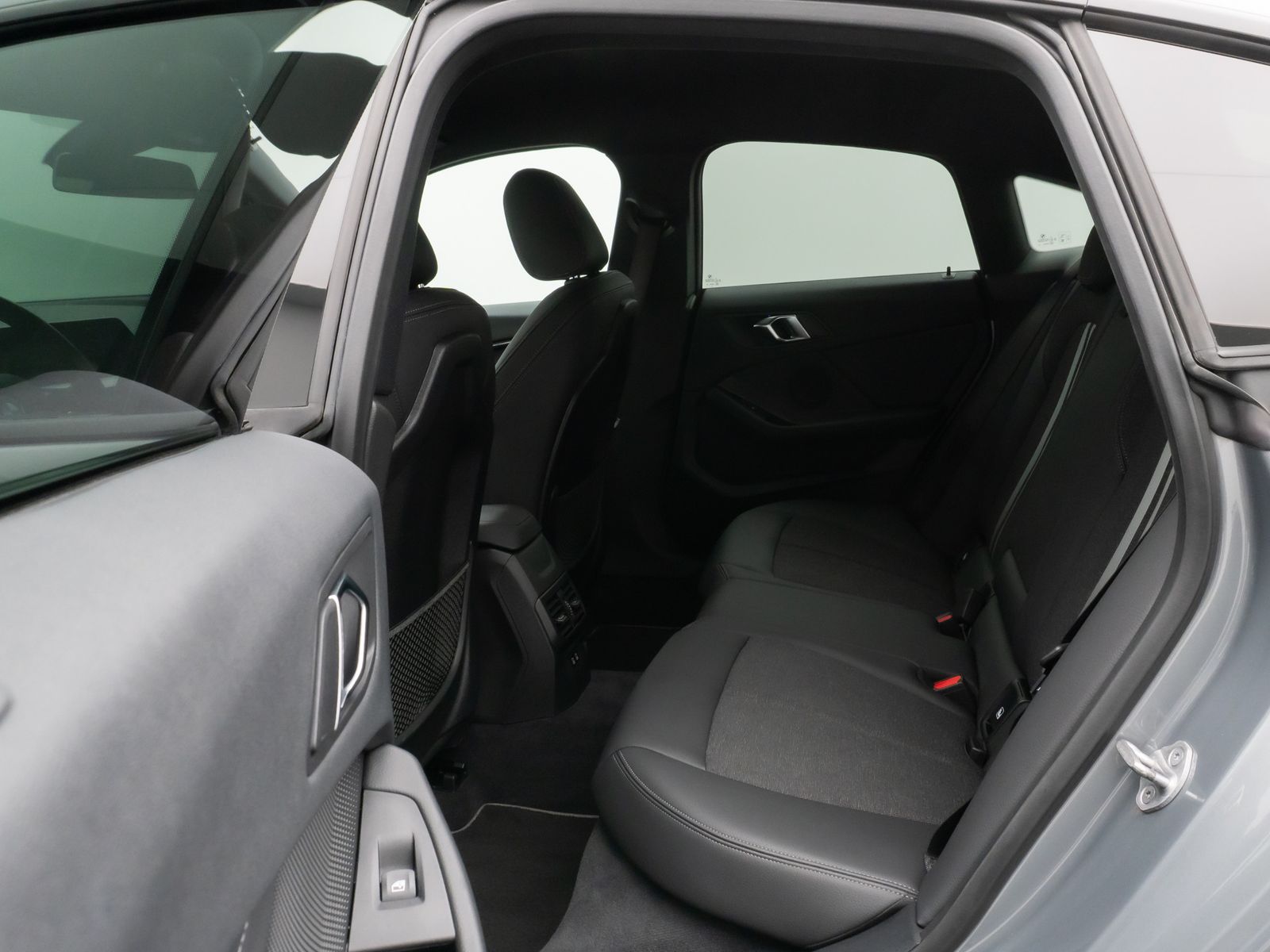 Fahrzeugabbildung BMW 218i Gran Coupé SportLine DAB PDC DrivAssist LED