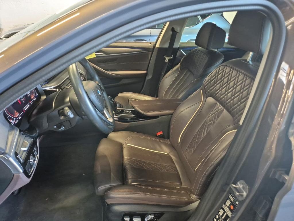 Fahrzeugabbildung BMW 530 d xDrive Luxury Line/KAMERA/ACC/HUD/H&K/