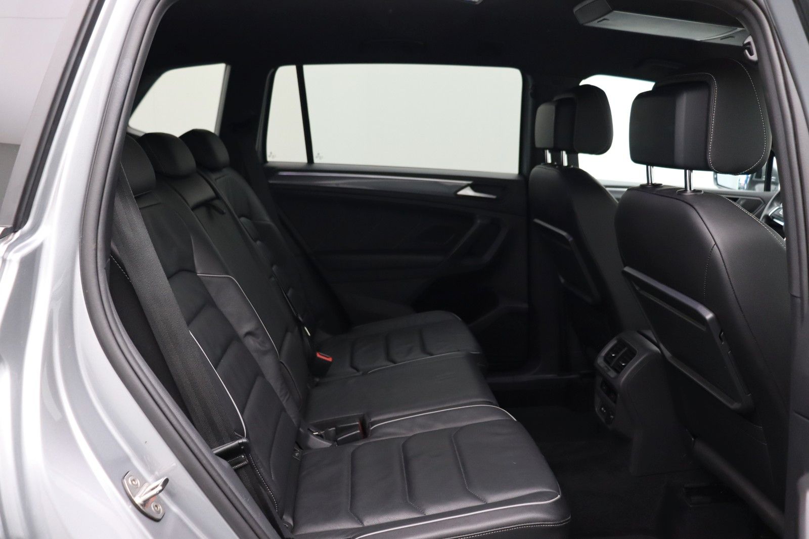 Fahrzeugabbildung Volkswagen Tiguan Allspace Highline 4M Leder R-Line 20"AHK