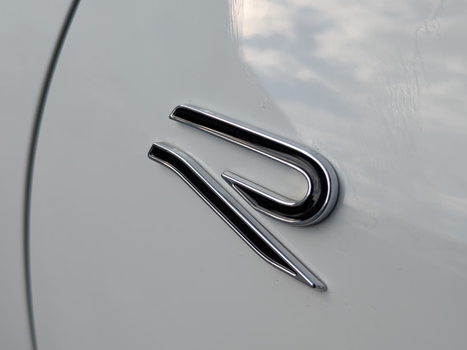 Fahrzeugabbildung Volkswagen Tiguan 2.0 TDI 4M R-Line PANO*H&K*AHK*MATRIX*20"