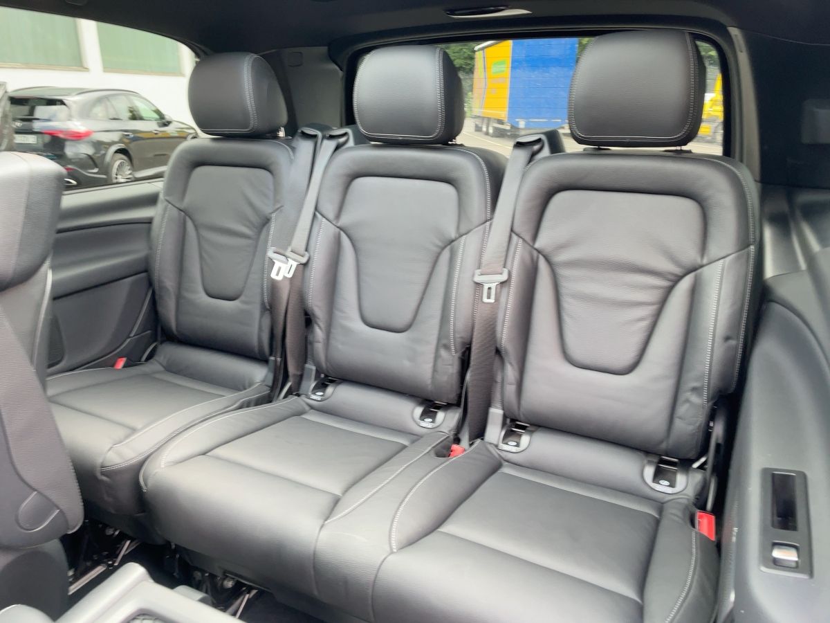Fahrzeugabbildung Mercedes-Benz V 300 d 4M lang AMG/Night/Pano/Kamera/AHK