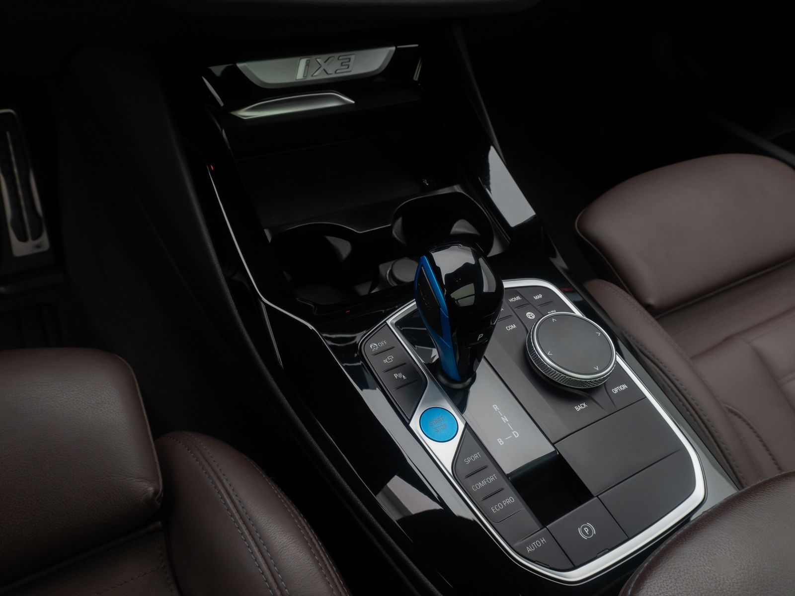 Fahrzeugabbildung BMW iX3 IMPRESSIVE 360&deg;Komfort HUD DAB Alarm Panoram