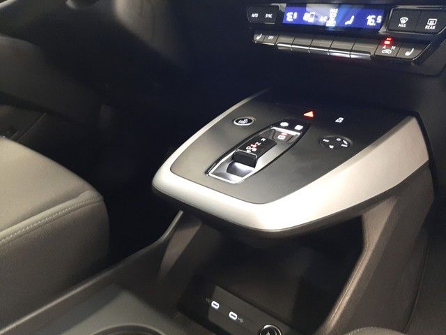 Fahrzeugabbildung Audi Q4 e-tron 40 AHK Navi LED HuD eleHeck Kamera