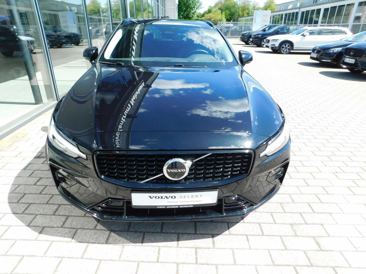 Fahrzeugabbildung Volvo V60 B4 B DKG Plus Dark