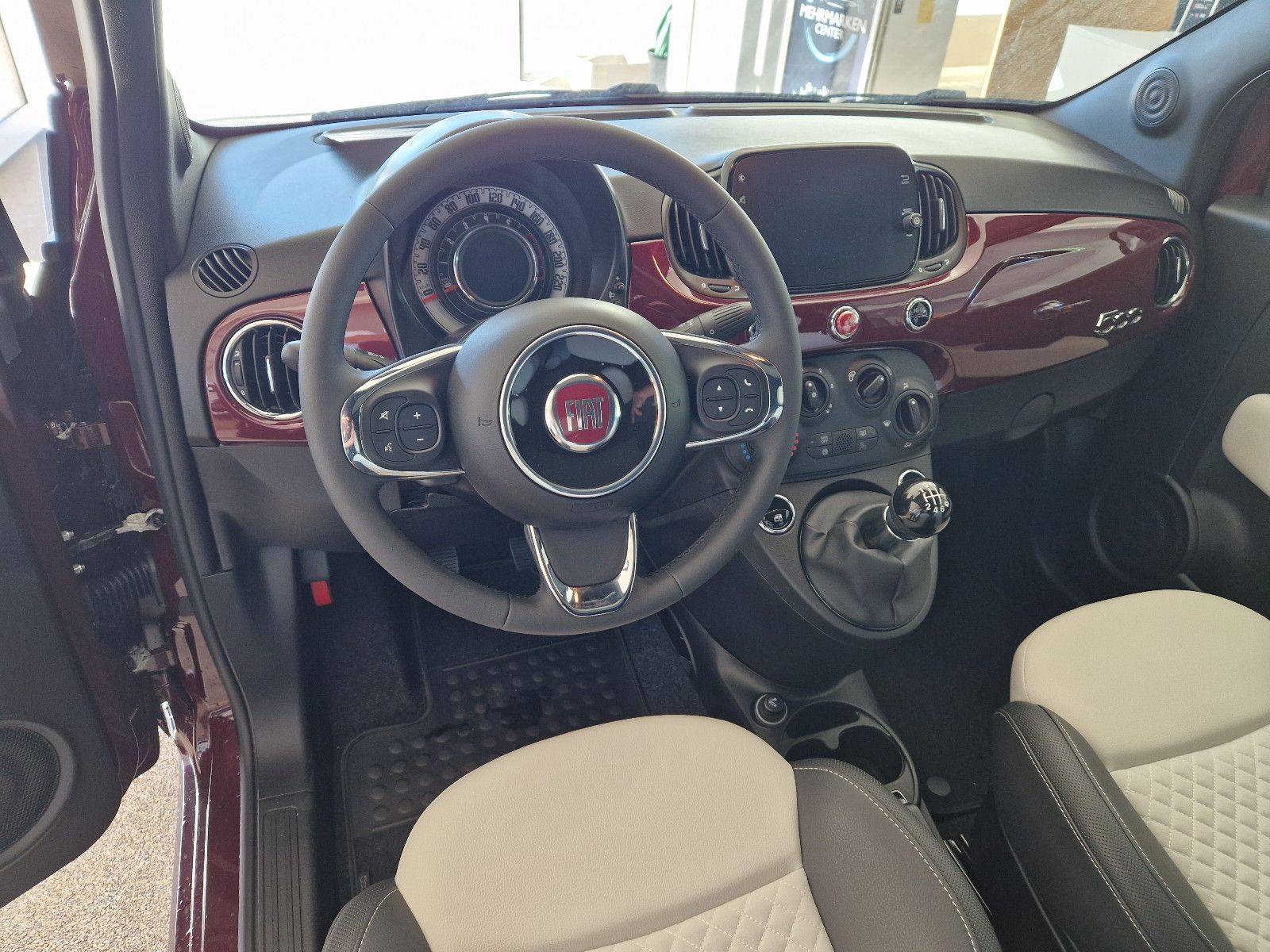 Fahrzeugabbildung Fiat 500 1.0 GSE Hybrid DOLCEVITA Pano, PDC, 16" Alu