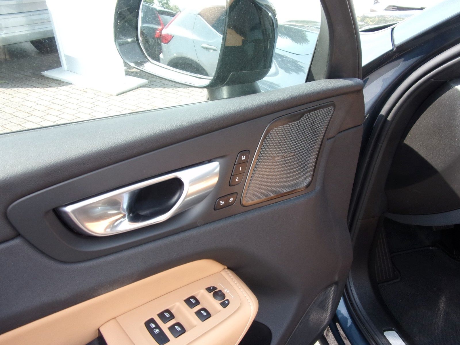 Volvo XC 60 B4 Ultimate Dark AWD foto 4