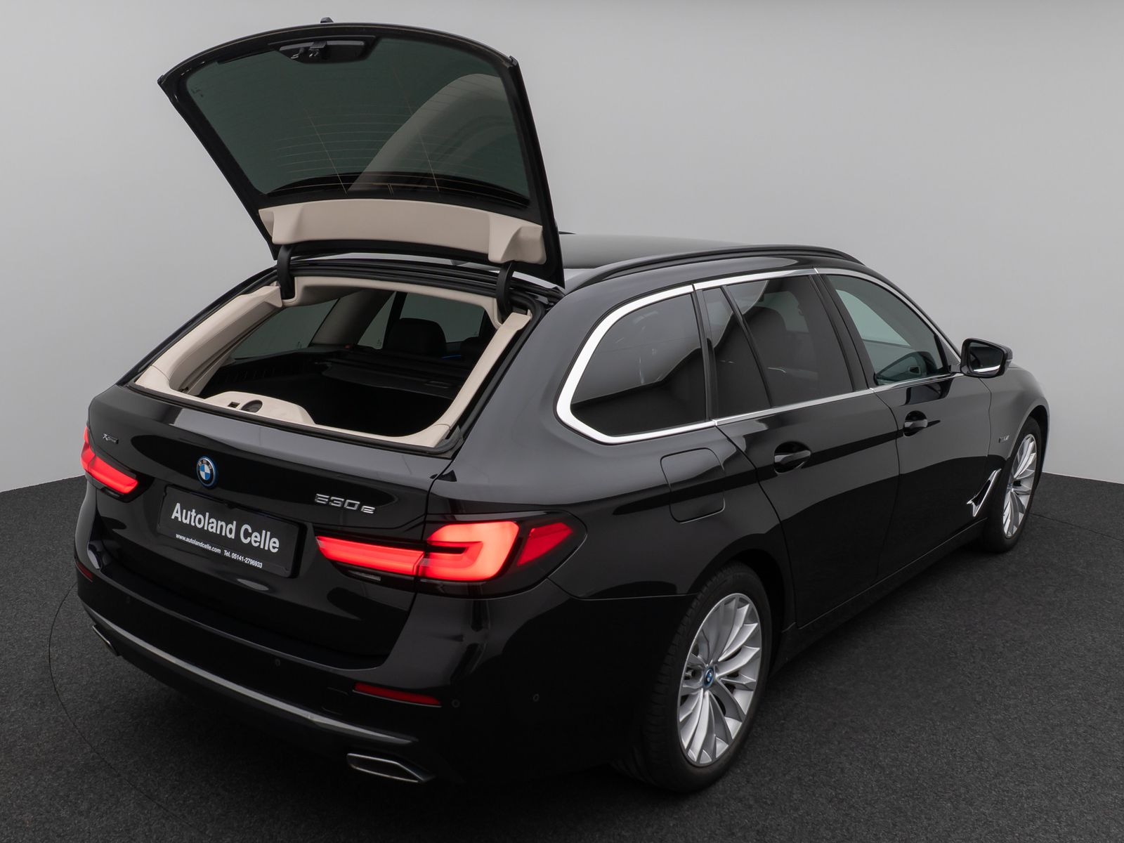 Fahrzeugabbildung BMW 530e xD Luxury Line Kamera HUD DAB HiFi Sport