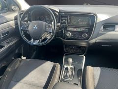 MITSUBISHI Outlander 4x4 KLIMA,NAVI,PDC,360CAM,SHZ,XENON,BT