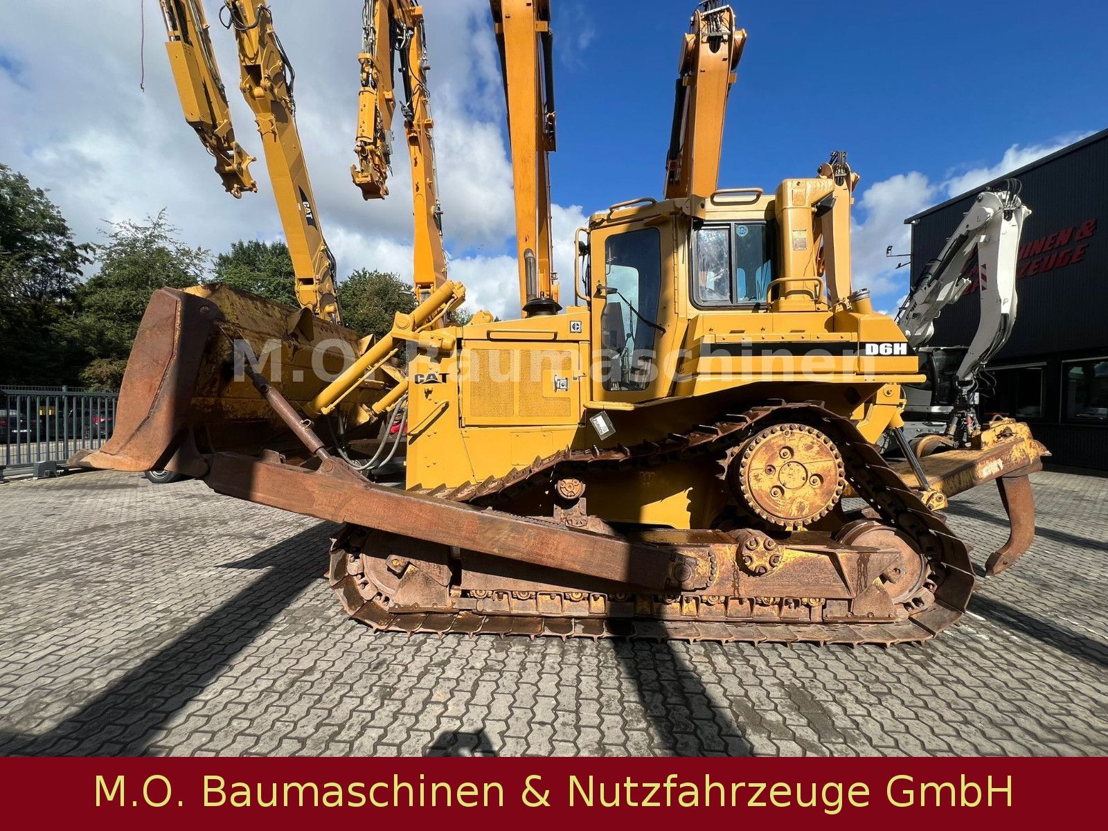 Fahrzeugabbildung CAT D6 H  / 4. Wegeplanierschild /Ripper /