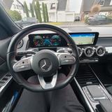 Mercedes-Benz EQB 250 - - silberne Mercedes-Benz EQB