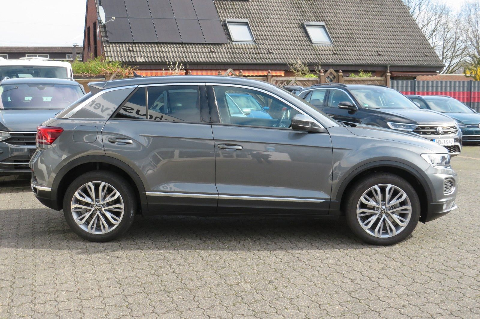 Fahrzeugabbildung Volkswagen T-Roc SPORT/R-LINE ACC KAMERA SITZH. 18`NAVI 1H