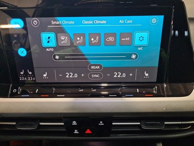 Fahrzeugabbildung Volkswagen Golf VIII Variant TSI Life STH LED Navi AID ACC