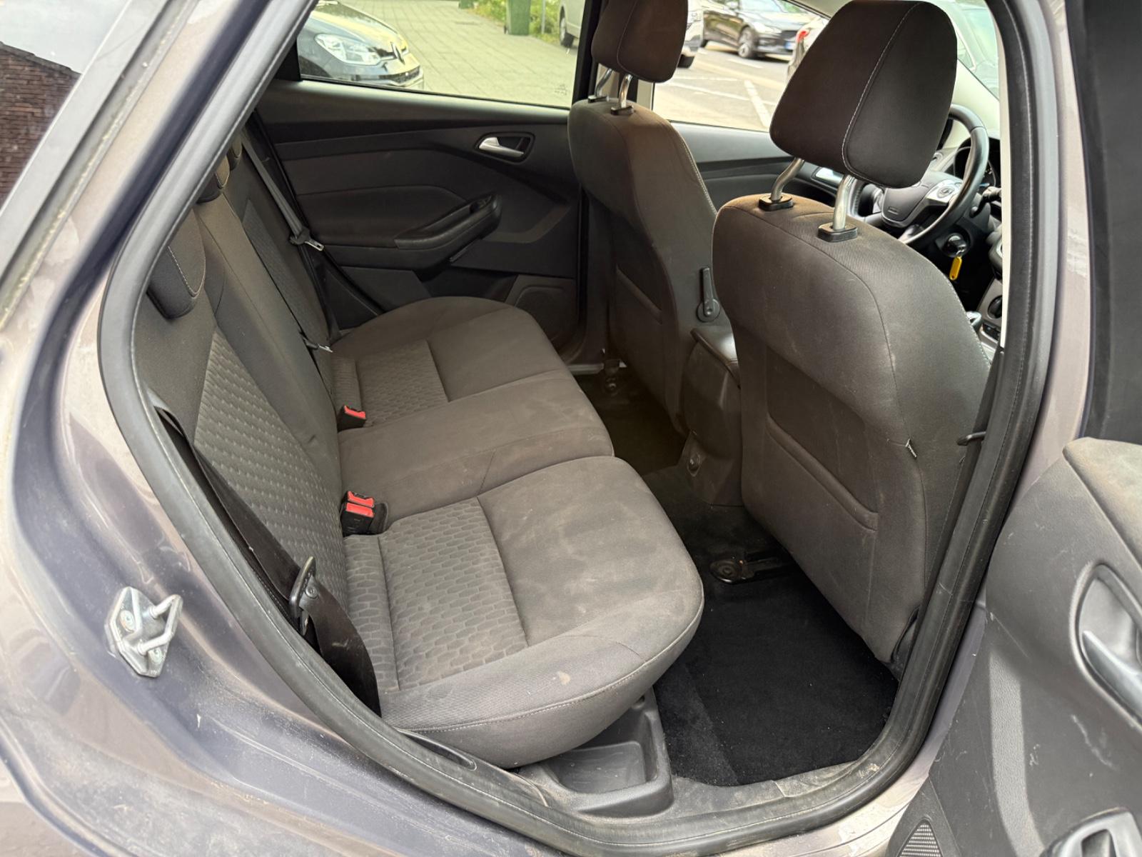 Ford Focus 2013 — photo 18