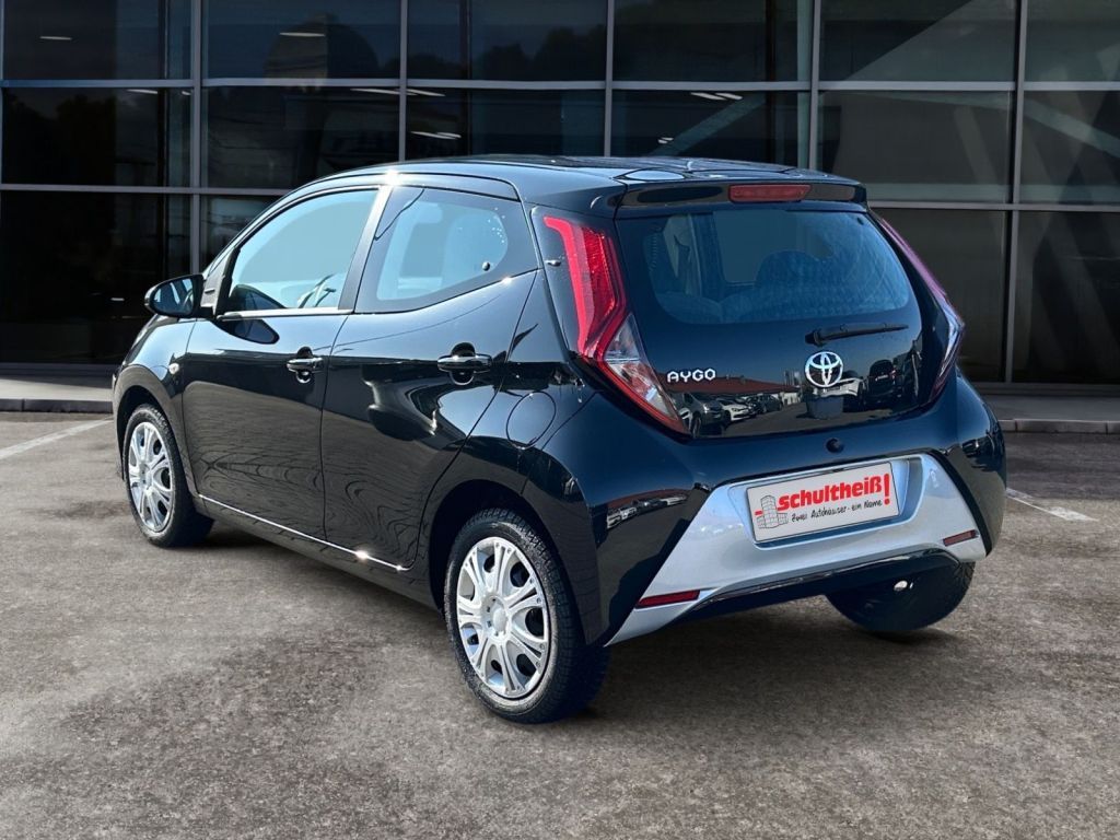 Fahrzeugabbildung Toyota Aygo x-play club