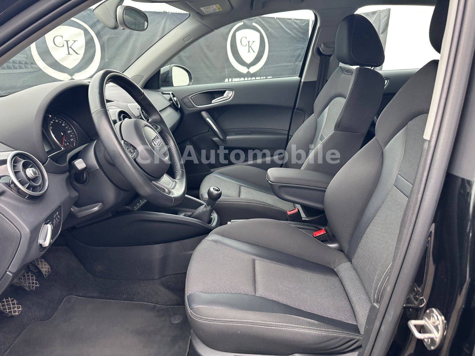 Fahrzeugabbildung Audi A1 Sportback Sport 1.6 TDi/Navi/Klima/SHZ/PDC
