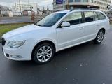 Skoda Superb Combi Family*Xenon*PDC*Sitzheiz.*Gepflegt - Skoda Superb Family