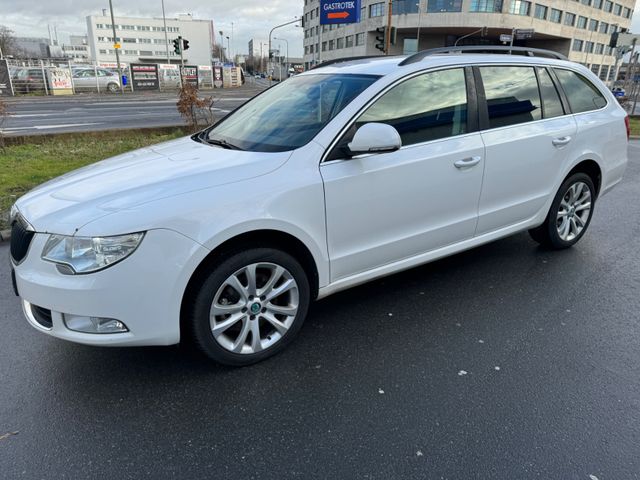 Skoda Superb Combi Family*Xenon*PDC*Sitzheiz.*Gepflegt