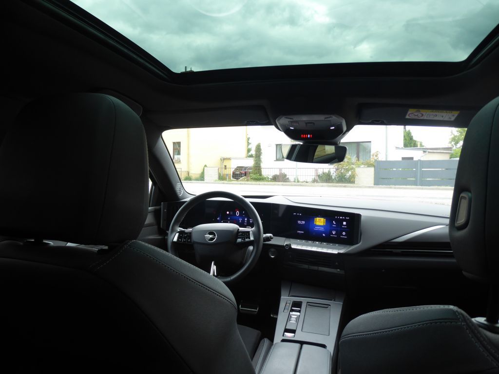 Fahrzeugabbildung Opel Astra ST Ultimate 1.2 Turbo Aut+AHZV+MatrixLED