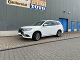 Mitsubishi Outlander Plug-in Hybrid | Allrad | 1. Hand