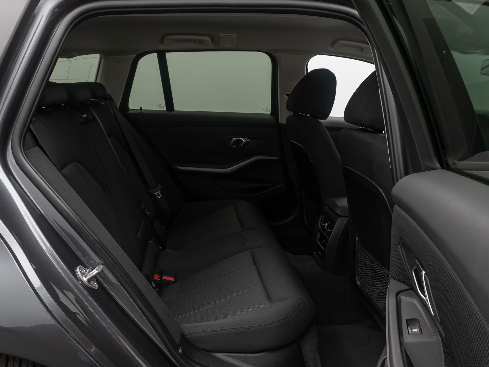 Fahrzeugabbildung BMW 318i GeschwindigReg DAB Alarm PDC LED CockpitPro