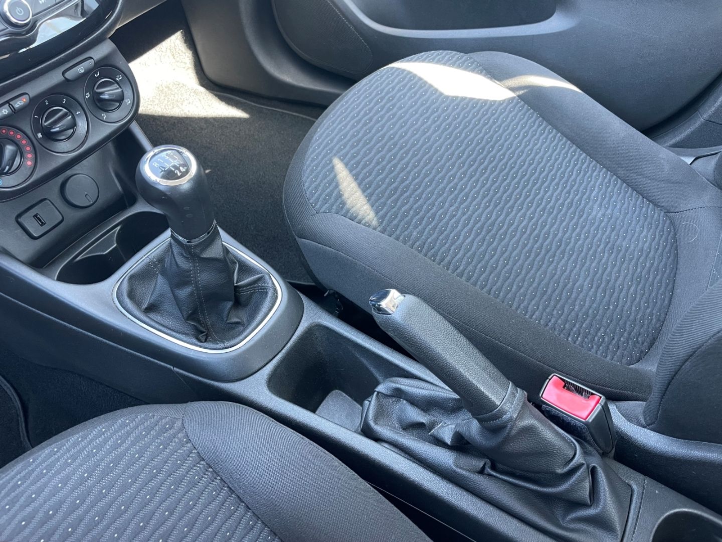 Fahrzeugabbildung Opel Corsa-e Klima Bluetooth Tempomat Lichtsensor
