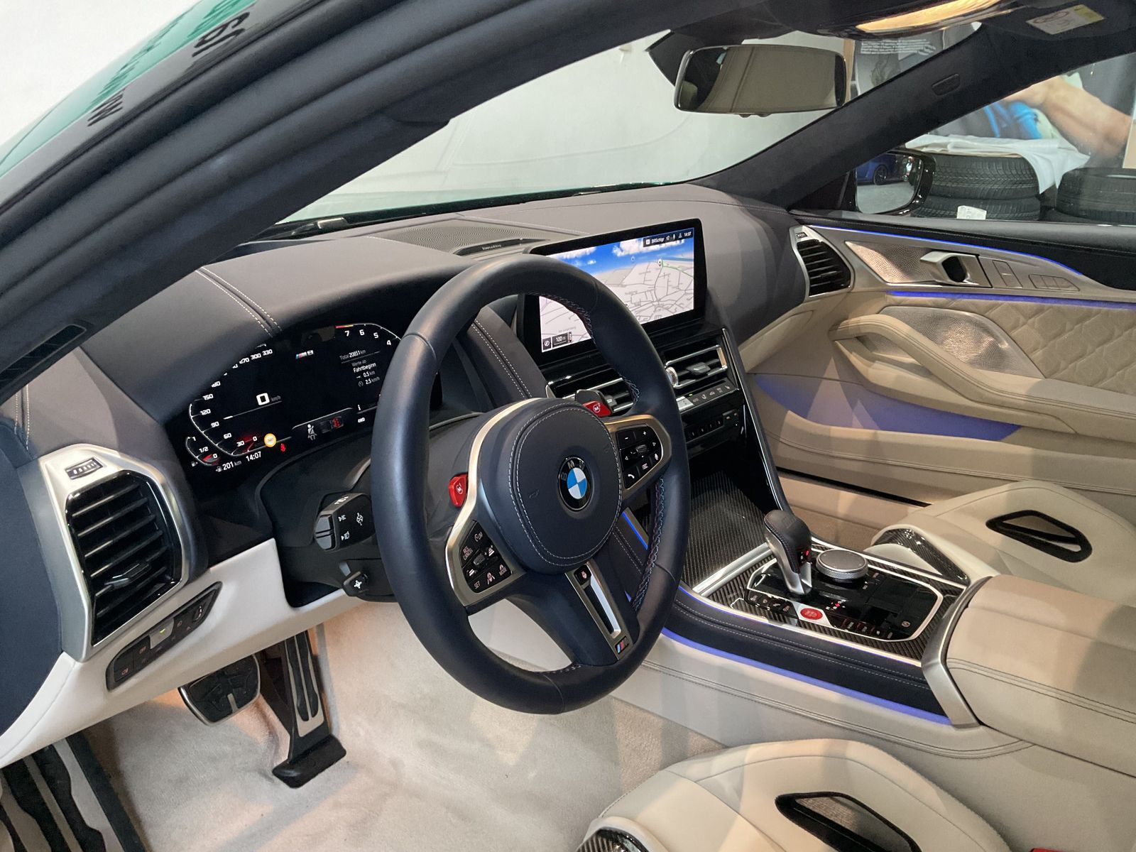 Fahrzeugeinzelansicht 7 Fahrzeugabbildung BMW M8 Gran Coupé M Carbon-Keramik-Bremse | M Carbon