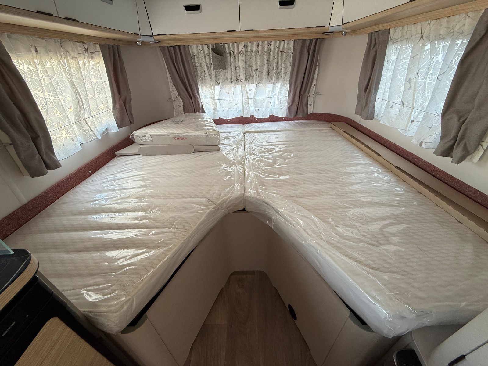 Fahrzeugabbildung HYMER / ERIBA / HYMERCAR Eriba Touring 542 Tango Red  - 5.344€ SPAREN!