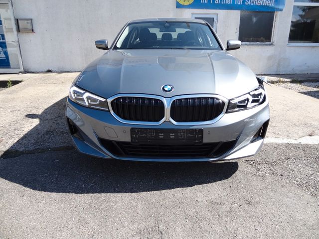 Fahrzeugabbildung BMW 318 i/1.Hand/Curved/LED/Navi/SitzH/2.500km/