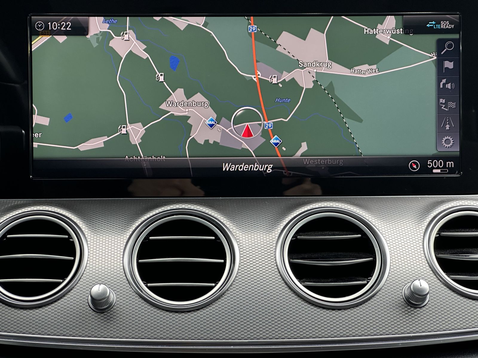 Fahrzeugabbildung Mercedes-Benz E 220d Limousine Avantgarde NAV+LED+AHK+CARPLAY