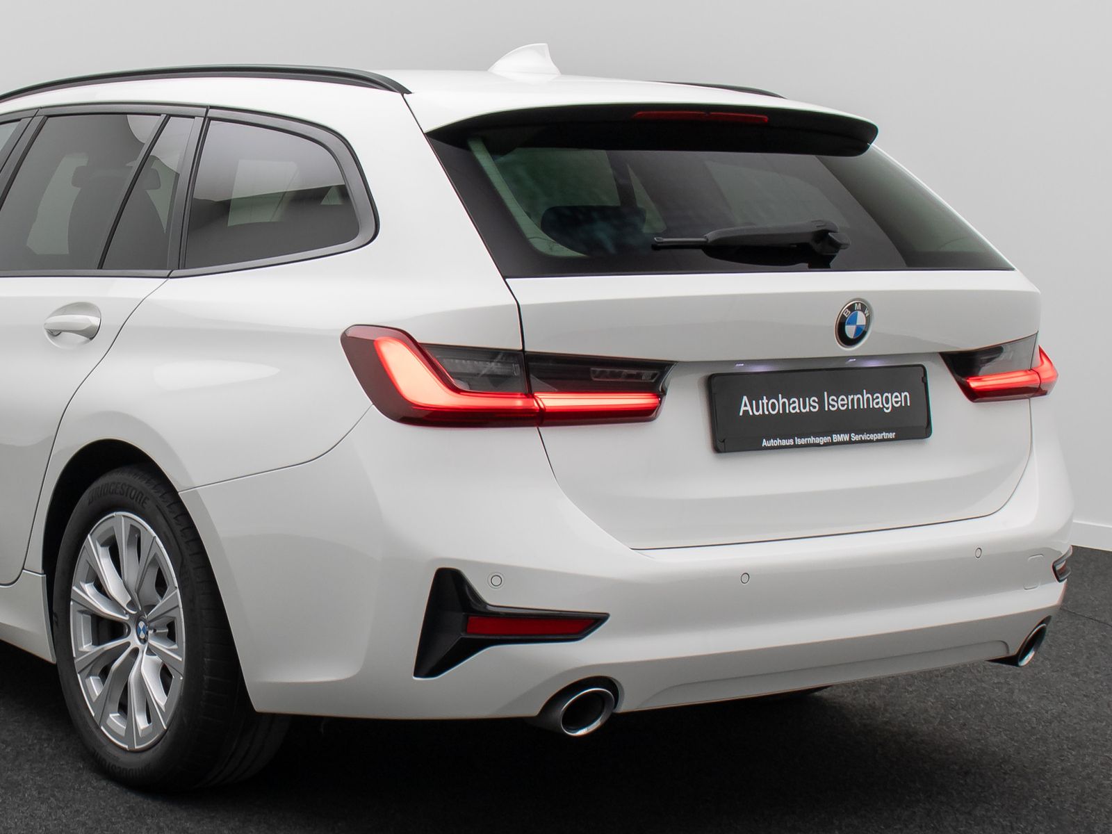 Fahrzeugabbildung BMW 320d HUD DAB Laser PDC DrivAssist Komfort Alarm