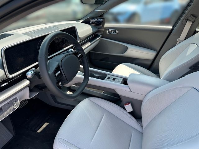 Fahrzeugabbildung Hyundai IONIQ 6 Elektro Allrad HUD StandHZG Panorama Nav