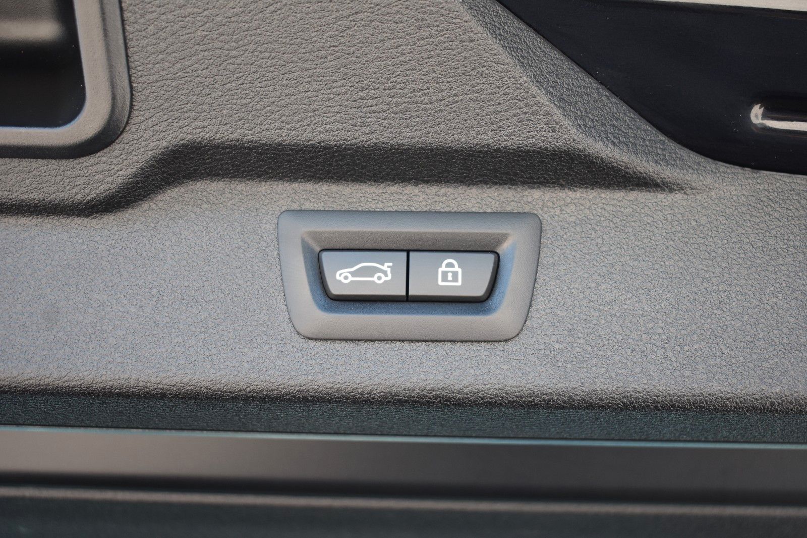 Fahrzeugabbildung BMW X5 40d xDrive M Sport Keyless Pano Kamera LedHUD