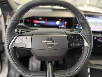 Fotografie 16 des Opel Grandland (X) Grandland 1.2 DI Hybrid 48 V Automatik GS