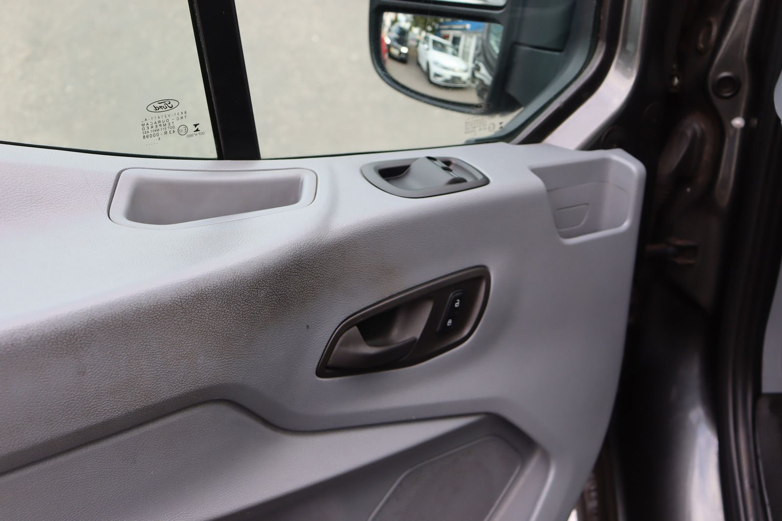 Fahrzeugabbildung Ford Transit 9-Sitzer * Rückfahrk. * Anhängerk.