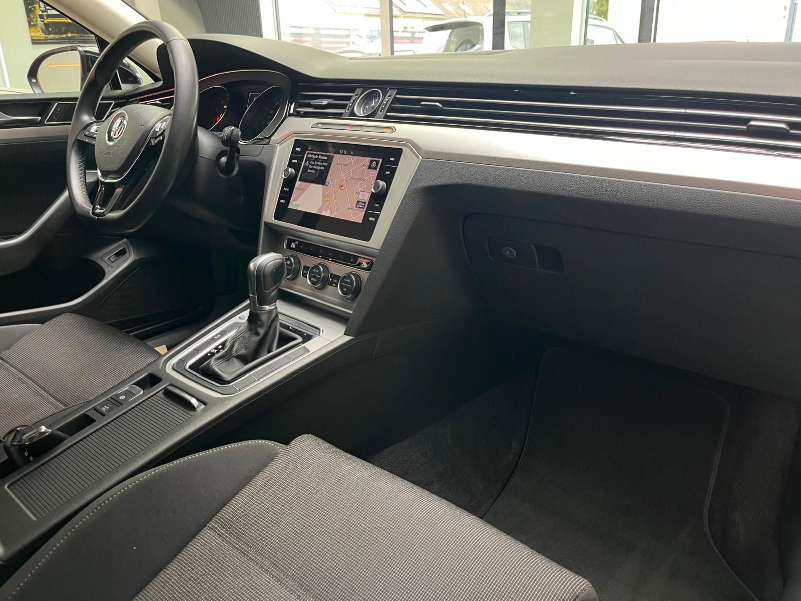 Fahrzeugabbildung Volkswagen Passat Variant 1.5 TSI DSG Comfortline *AHK*ACC*