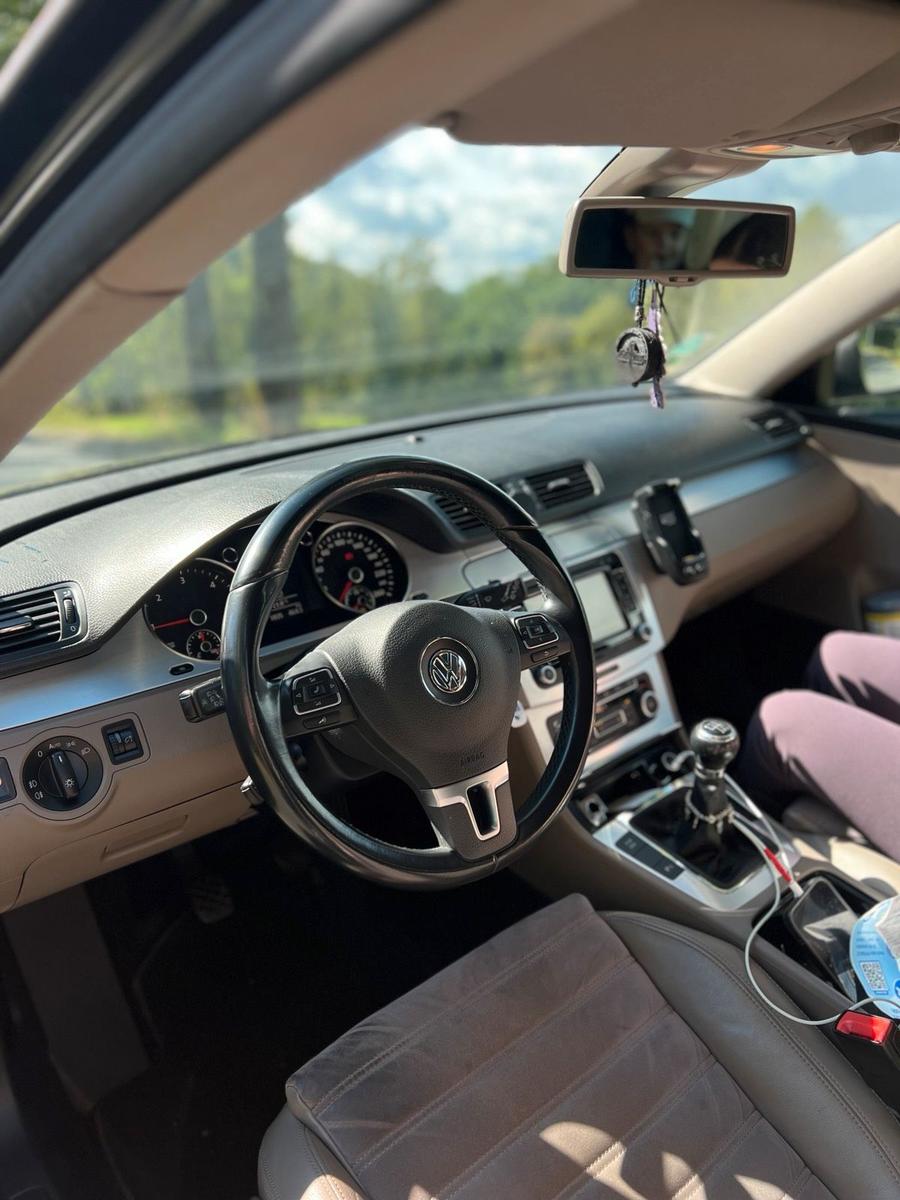 Volkswagen Passat 2010 — photo 8